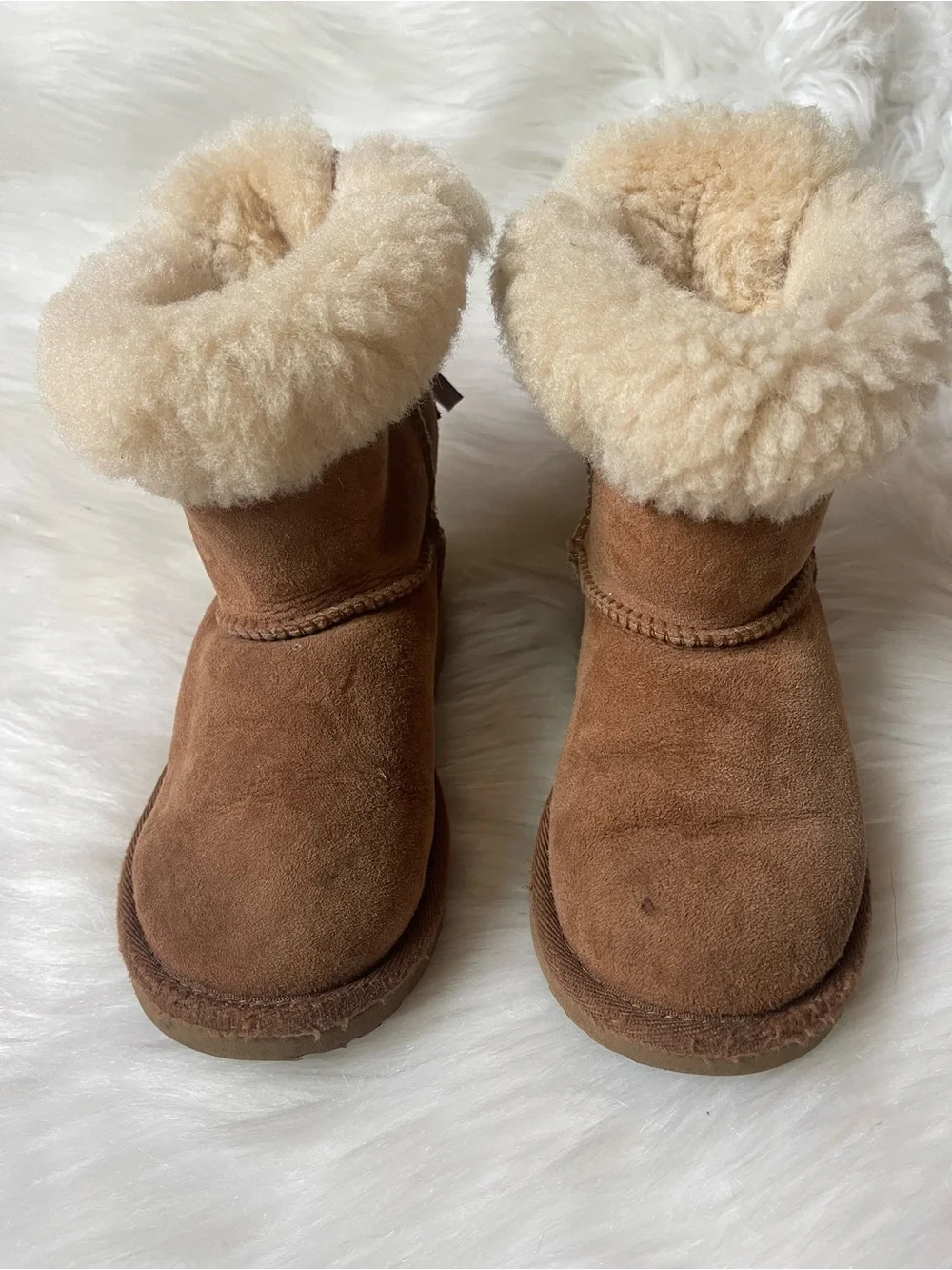 UGG Kids Bailey Bow II Boots Chestnut Suede Sheepskin Girls Size 12 US